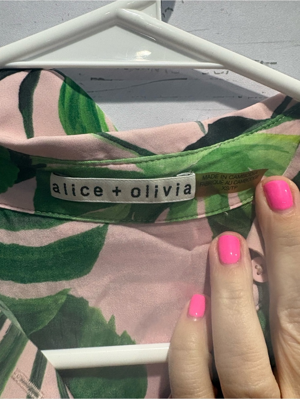 Alice + Olivia Jem Palm Print Flutter Shirtdress - Picture 6 of 11